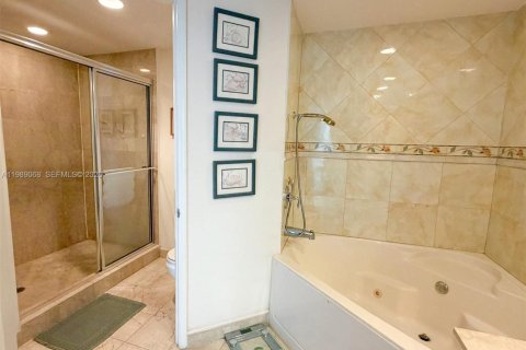 Condominio en alquiler en Aventura, Florida, 2 dormitorios, 149.57 m2 № 2055547 - foto 19
