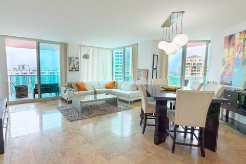 Condominio en alquiler en Aventura, Florida, 2 dormitorios, 149.57 m2 № 2055547 - foto 4