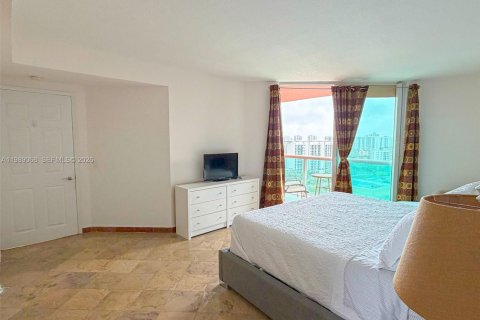 Condominio en alquiler en Aventura, Florida, 2 dormitorios, 149.57 m2 № 2055547 - foto 17