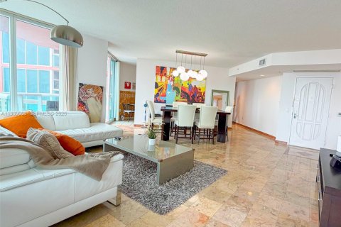 Condominio en alquiler en Aventura, Florida, 2 dormitorios, 149.57 m2 № 2055547 - foto 6