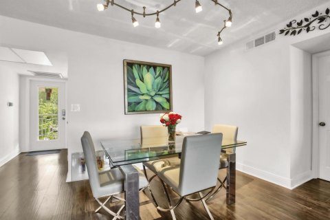 Condo in Lighthouse Point, Florida, 2 bedrooms  № 2251016 - photo 14