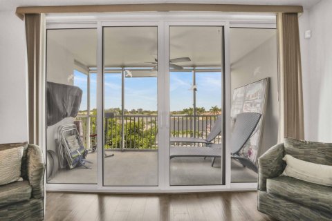 Condo in Lighthouse Point, Florida, 2 bedrooms  № 2251016 - photo 18