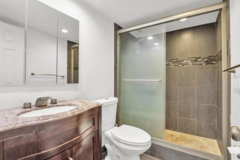 Condo in Lighthouse Point, Florida, 2 bedrooms  № 2251016 - photo 28