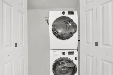 Condo in Lighthouse Point, Florida, 2 bedrooms  № 2251016 - photo 29