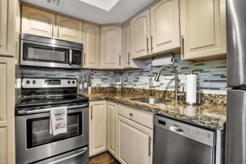 Condo in Lighthouse Point, Florida, 2 bedrooms  № 2251016 - photo 13