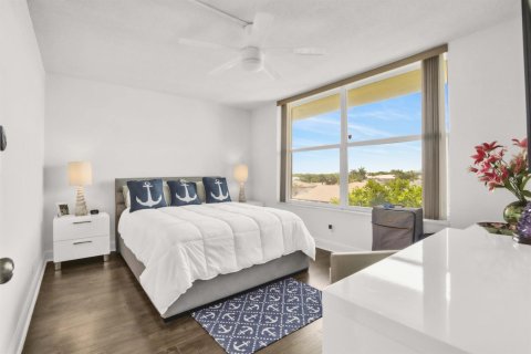 Condo in Lighthouse Point, Florida, 2 bedrooms  № 2251016 - photo 21