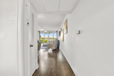 Condo in Lighthouse Point, Florida, 2 bedrooms  № 2251016 - photo 11