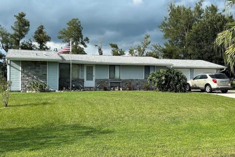 House in Sebring, Florida 4 bedrooms, 177.26 sq.m. № 1912818 - photo 1