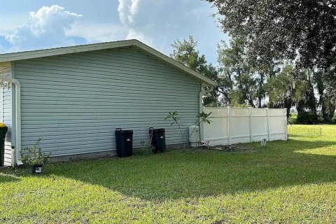 House in Sebring, Florida 4 bedrooms, 177.26 sq.m. № 1912818 - photo 4