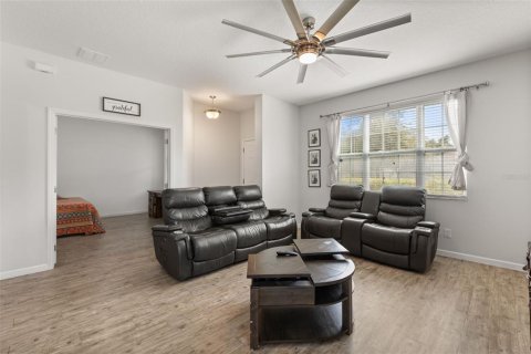 Casa en venta en Apopka, Florida, 3 dormitorios, 218.51 m2 № 2323165 - foto 4