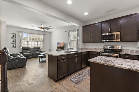 Casa en venta en Apopka, Florida, 3 dormitorios, 218.51 m2 № 2323165 - foto 10