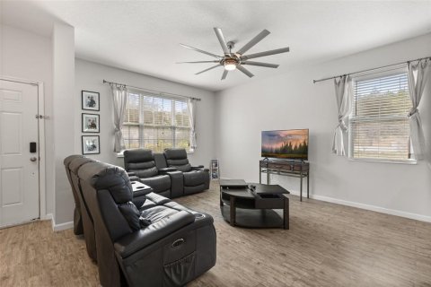 Casa en venta en Apopka, Florida, 3 dormitorios, 218.51 m2 № 2323165 - foto 3