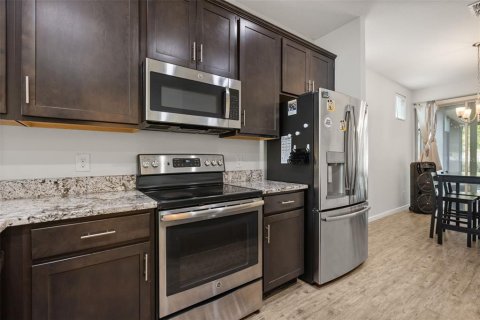 Casa en venta en Apopka, Florida, 3 dormitorios, 218.51 m2 № 2323165 - foto 12