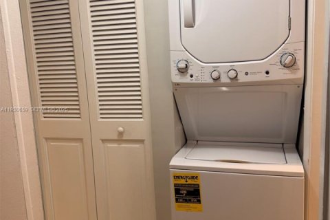 Снять в аренду кондоминиум в Тамарак, Флорида 2 спальни, 80.36м2, № 1989439 - фото 5