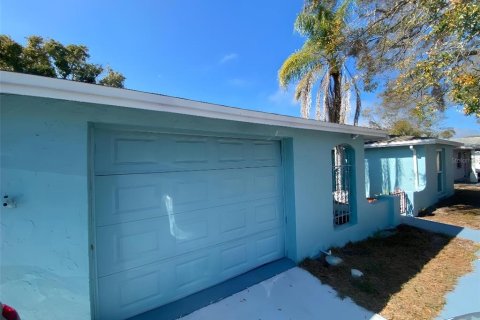 House in Holiday, Florida 3 bedrooms, 135.36 sq.m. № 2110142 - photo 5