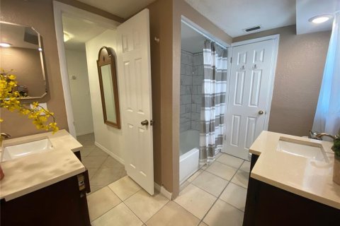 House in Holiday, Florida 3 bedrooms, 135.36 sq.m. № 2110142 - photo 26
