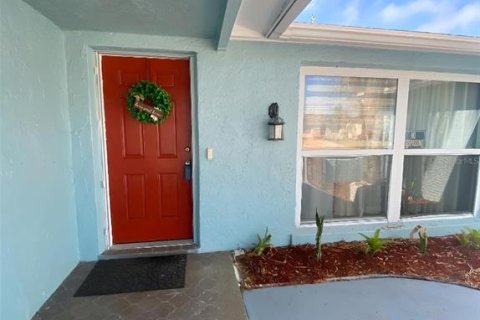 House in Holiday, Florida 3 bedrooms, 135.36 sq.m. № 2110142 - photo 2