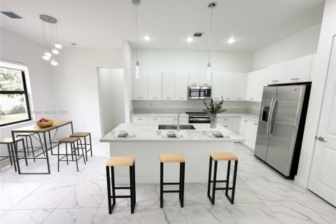 Casa en alquiler en Miramar, Florida, 5 dormitorios, 337.51 m2 № 1947112 - foto 5