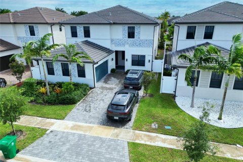 Casa en alquiler en Miramar, Florida, 5 dormitorios, 337.51 m2 № 1947112 - foto 1