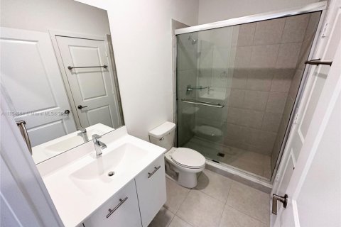 Casa en alquiler en Miramar, Florida, 5 dormitorios, 337.51 m2 № 1947112 - foto 13