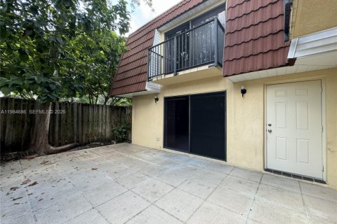 Townhouse in Plantation, Florida 2 bedrooms, 127.46 sq.m. № 2050848 - photo 11