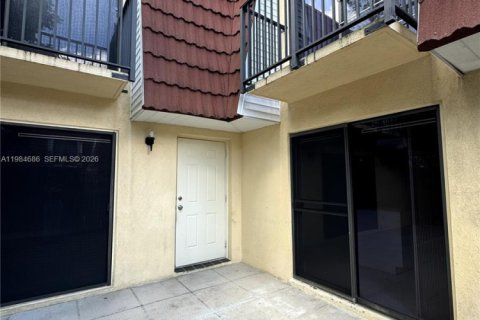 Townhouse in Plantation, Florida 2 bedrooms, 127.46 sq.m. № 2050848 - photo 10