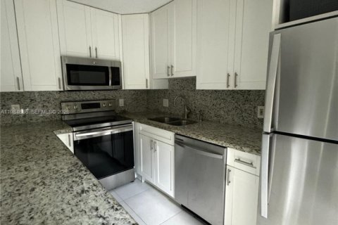 Townhouse in Plantation, Florida 2 bedrooms, 127.46 sq.m. № 2050848 - photo 5