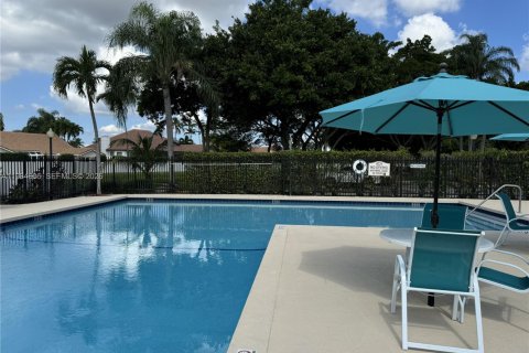Townhouse in Plantation, Florida 2 bedrooms, 127.46 sq.m. № 2050848 - photo 13