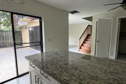 Townhouse in Plantation, Florida 2 bedrooms, 127.46 sq.m. № 2050848 - photo 4