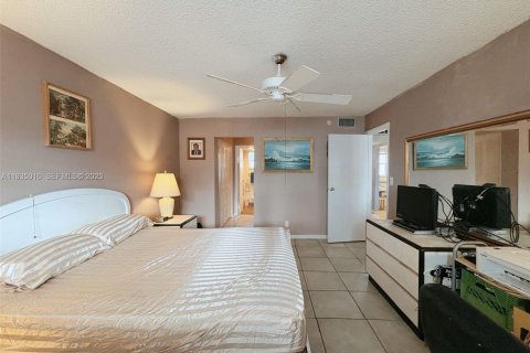 Condo in Hallandale Beach, Florida, 1 bedroom  № 2059859 - photo 9