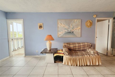 Condo in Hallandale Beach, Florida, 1 bedroom  № 2059859 - photo 8
