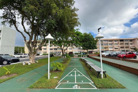 Condo in Hallandale Beach, Florida, 1 bedroom  № 2059859 - photo 19
