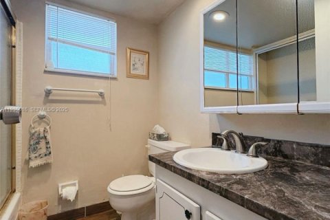 Condo in Hallandale Beach, Florida, 1 bedroom  № 2059859 - photo 10