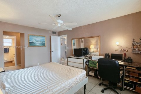 Condo in Hallandale Beach, Florida, 1 bedroom  № 2059859 - photo 11
