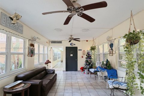 Condo in Hallandale Beach, Florida, 1 bedroom  № 2059859 - photo 20