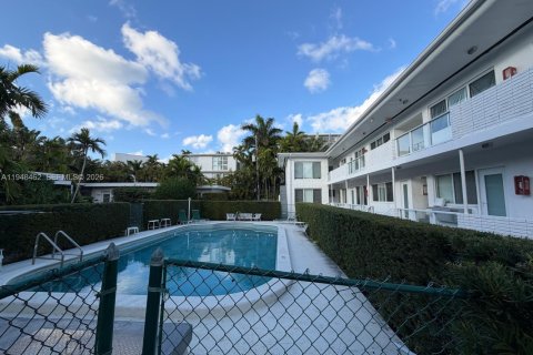 Condo in Bay Harbor Islands, Florida, 1 bedroom  № 2004233 - photo 2