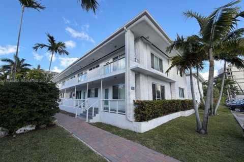 Condo in Bay Harbor Islands, Florida, 1 bedroom  № 2004233