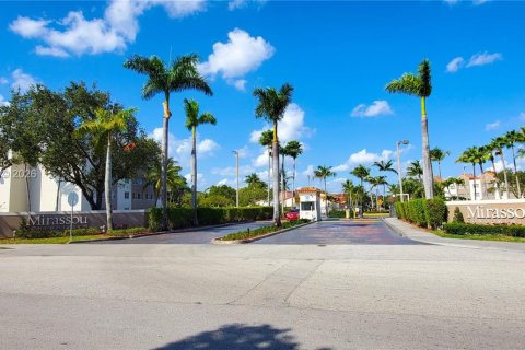 Condo in Hialeah, Florida, 2 bedrooms  № 2040016 - photo 30