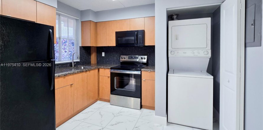 Condo in Hialeah, Florida, 2 bedrooms  № 2040016