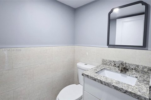 Condo in Hialeah, Florida, 2 bedrooms  № 2040016 - photo 12