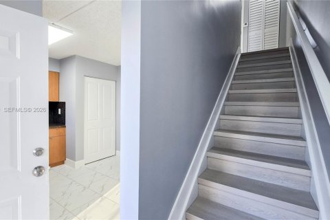 Condo in Hialeah, Florida, 2 bedrooms  № 2040016 - photo 2