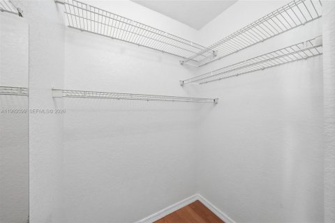 Copropriété à louer à Hialeah, Floride: 2 chambres, 87.33 m2 № 2051512 - photo 12