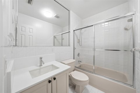 Copropriété à louer à Hialeah, Floride: 2 chambres, 87.33 m2 № 2051512 - photo 13