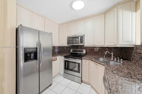 Copropriété à louer à Hialeah, Floride: 2 chambres, 87.33 m2 № 2051512 - photo 3