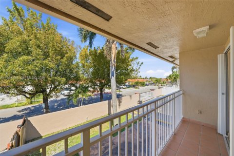 Copropriété à louer à Hialeah, Floride: 2 chambres, 87.33 m2 № 2051512 - photo 15