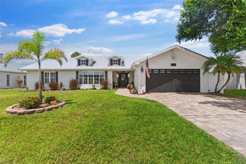 House in Punta Gorda, Florida 3 bedrooms, 188.87 sq.m. № 1769082 - photo 1