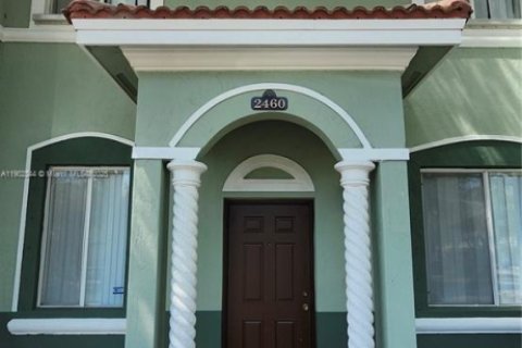 Adosado en alquiler en Homestead, Florida, 4 dormitorios, 132.2 m2 № 1953770 - foto 1