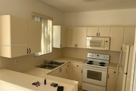 Adosado en alquiler en Homestead, Florida, 4 dormitorios, 132.2 m2 № 1953770 - foto 2