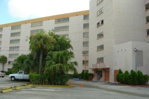 Снять в аренду квартиру в Майами, Флорида 1 спальня, 75.53м2, № 2005533 - фото 11