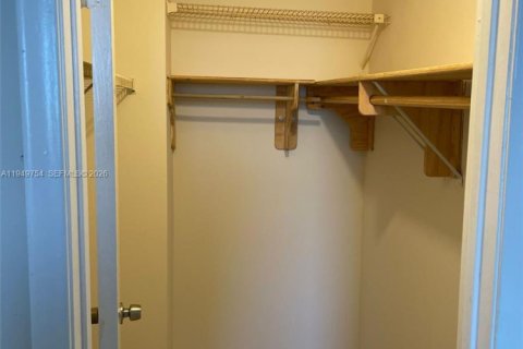 Снять в аренду квартиру в Майами, Флорида 1 спальня, 75.53м2, № 2005533 - фото 5